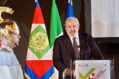 Ex Ilva, la terza via di Urso e l’avvertimento di Emiliano sulla nave rigassificatrice a Taranto