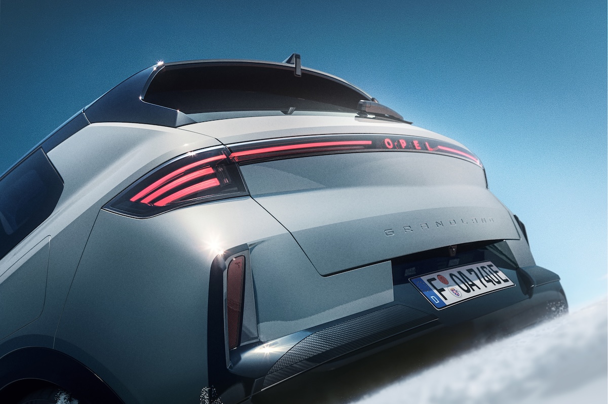 Nuovo Opel Grandland Electric AWD: potenza elettrica e trazione 4×4