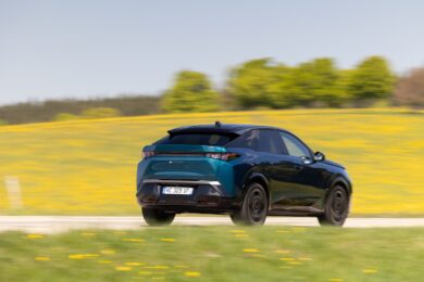 Peugeot apre gli ordini per il nuovo E-3008 325 Dual Motor GT