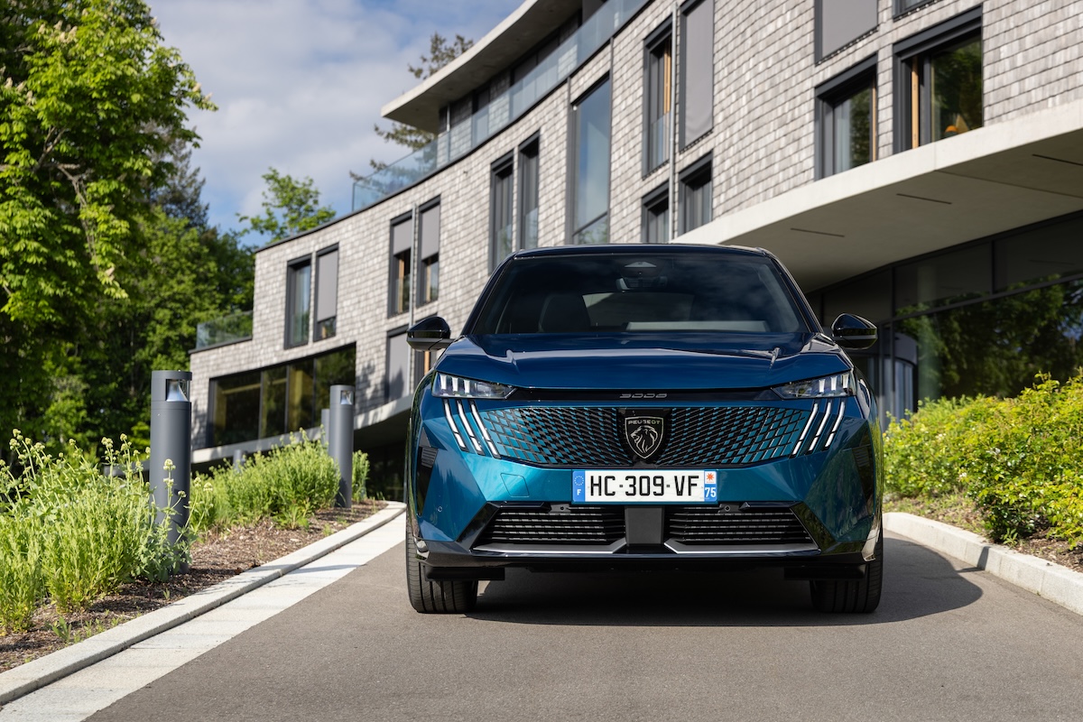 Peugeot apre gli ordini per il nuovo E-3008 325 Dual Motor GT