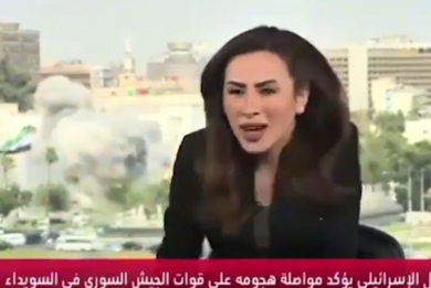 Siria, Israele bombarda Damasco in diretta tv: giornalista costretta a fuggire dallo studio