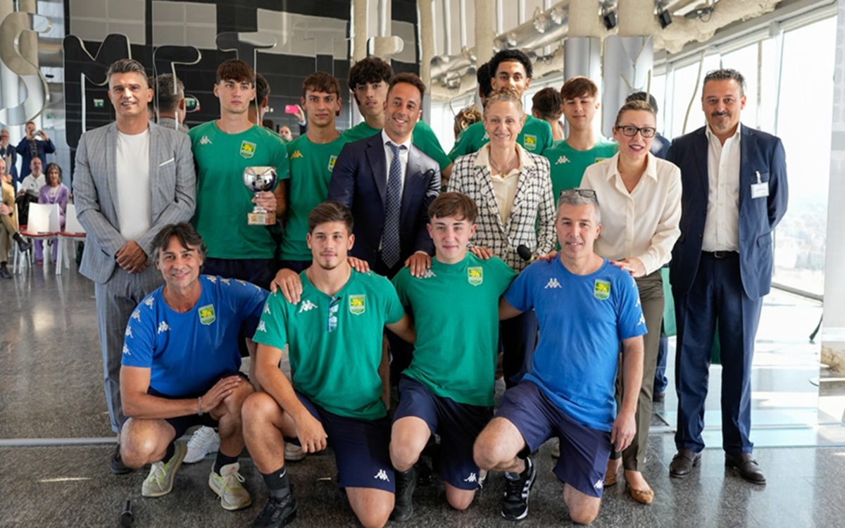 Regione Lombardia premia i campioni d’Italia under 18 del Rozzano Calcio Regione Lombardia premia i campioni d’Italia under 18 del Rozzano Calcio