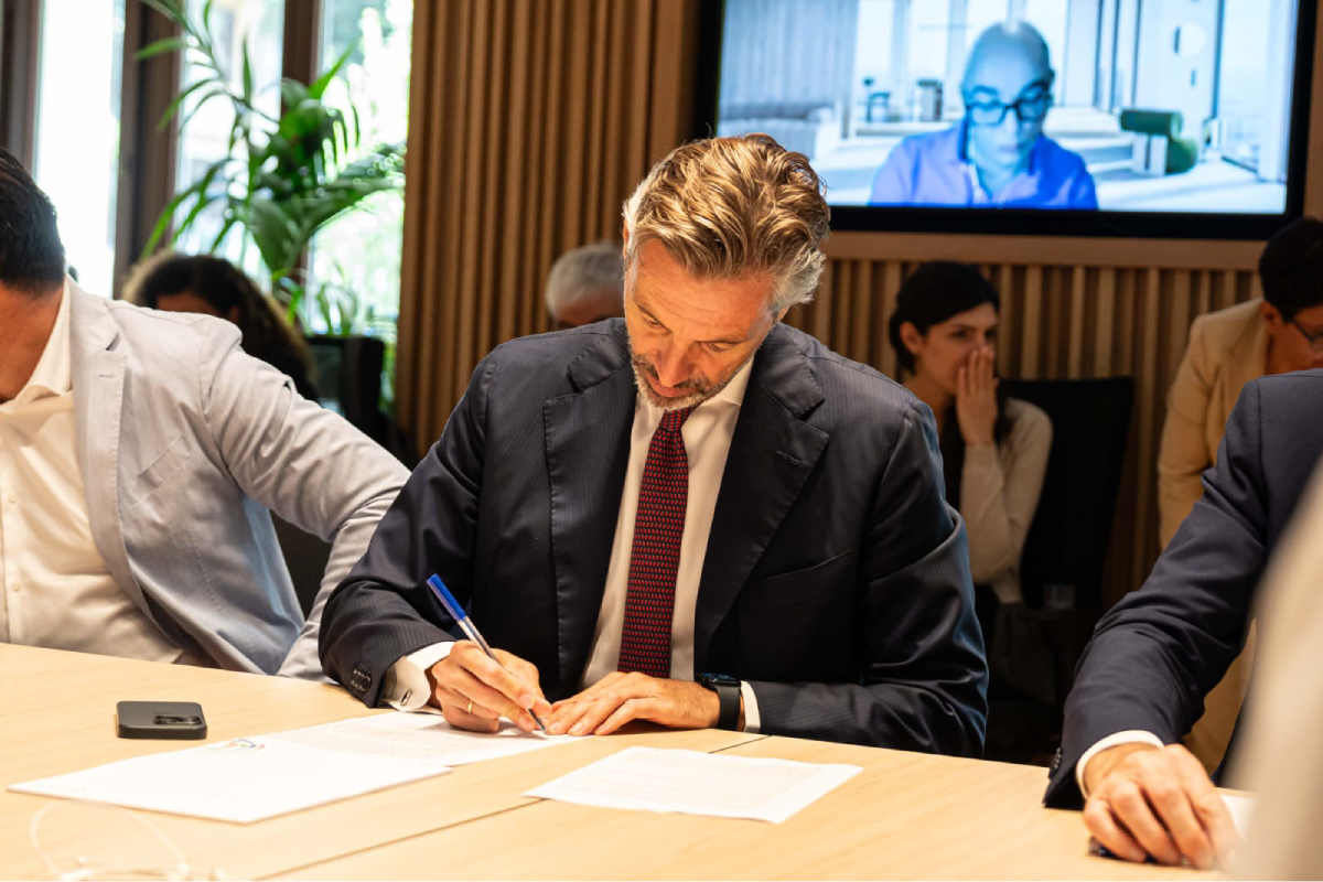 Enel, siglato il rinnovo del Contratto Nazionale Elettrico: più salario e diritti per oltre 60mila lavoratori Enel, siglato il rinnovo del Contratto Nazionale Elettrico: più salario e diritti per oltre 60mila lavoratori