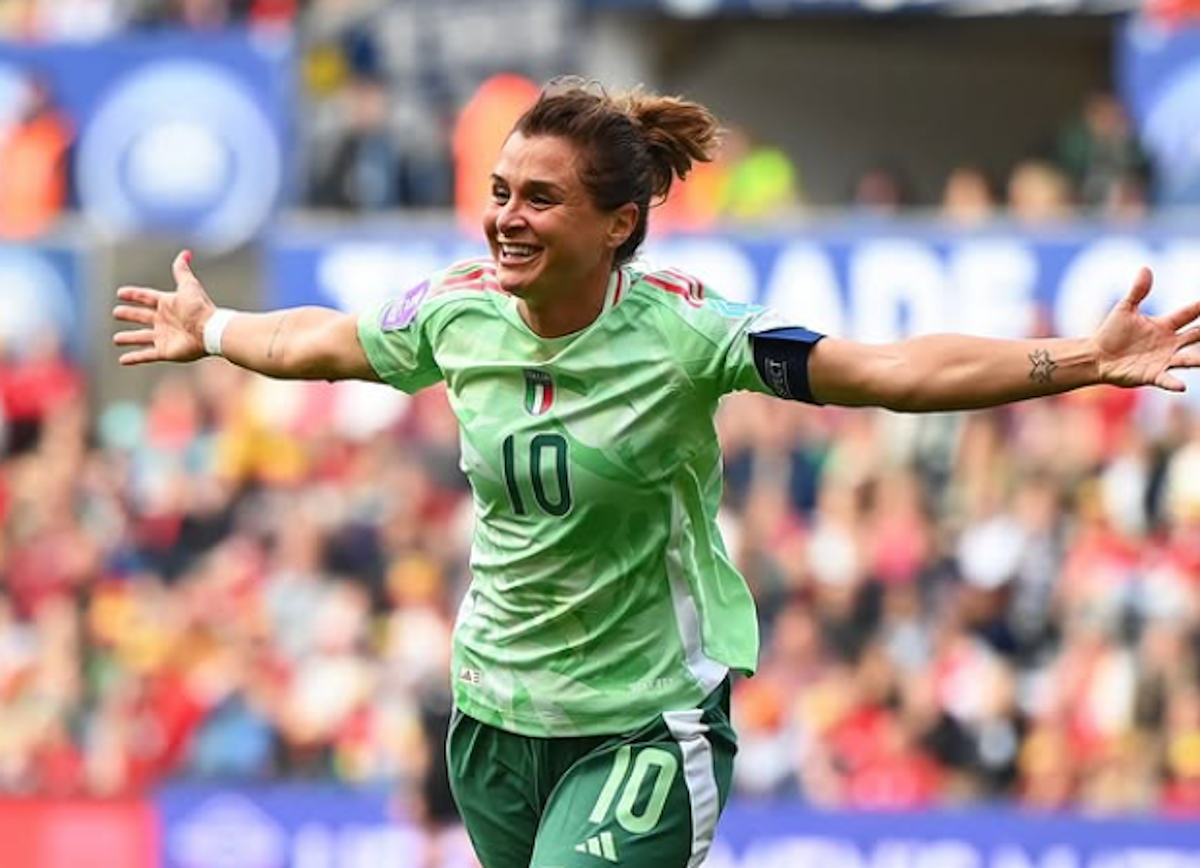 Ascolti tv, Rai1 vince con le Azzurre: battuto il film di Canale 5. Brindisi mette il turbo, ottimo esordio per Nazzi Ascolti tv, Rai1 vince con le Azzurre: battuto il film di Canale 5. Brindisi mette il turbo, ottimo esordio per Nazzi
