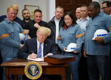 Dazi, Trump valuta tariffe tra il 10 e il 15% per 150 Paesi. Poi apre la porta a Bruxelles: “L’Ue è stata brutale con noi, ma potremmo trovare un accordo”