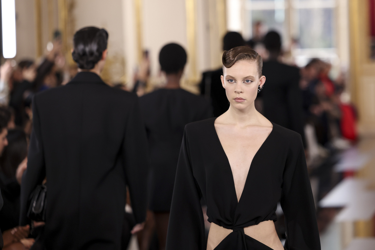 Valentino, un altro pezzo del lusso italiano sul mercato? Kering e Mayhoola valutano la vendita, ma dal Qatar arriva la smentita