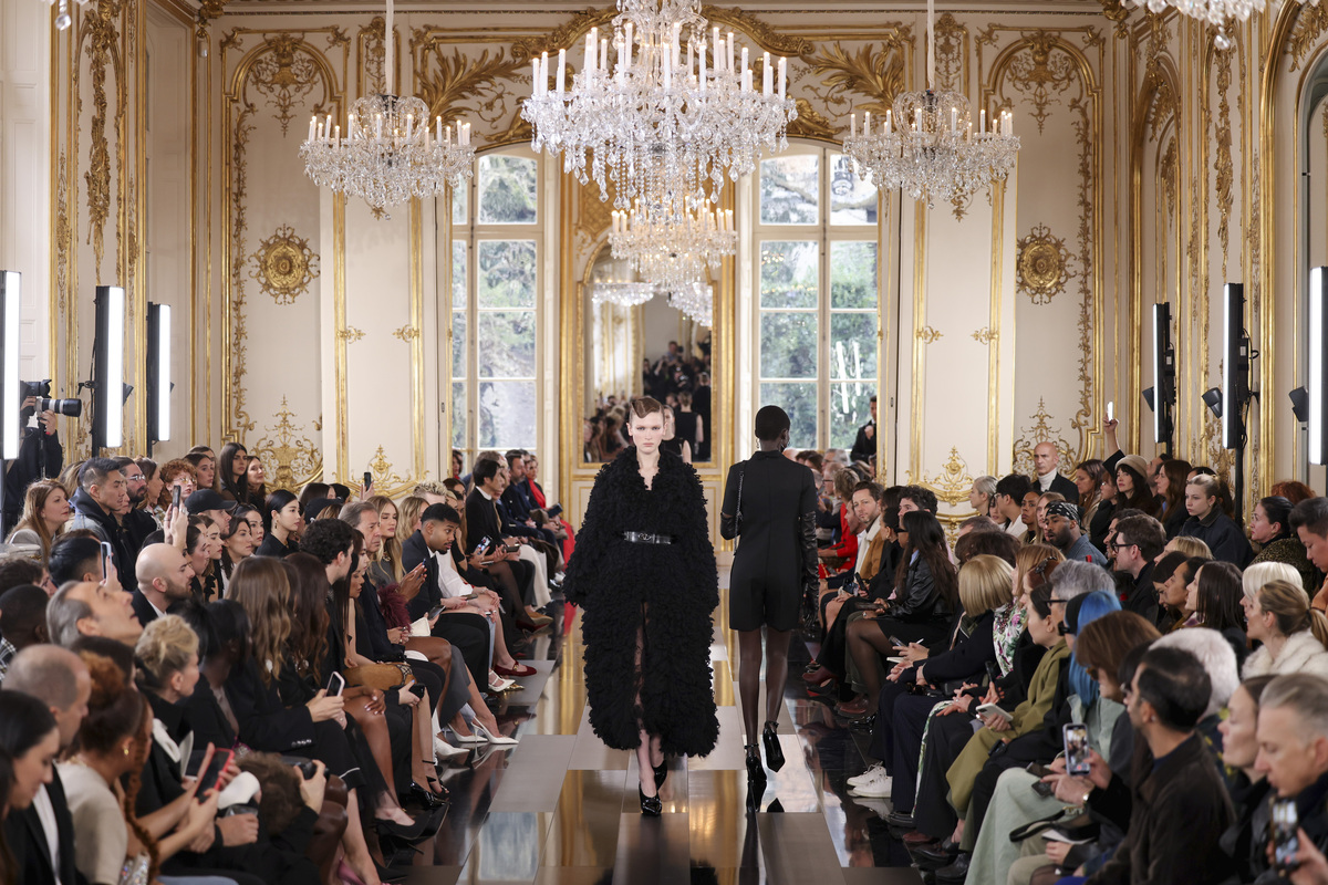 Valentino, un altro pezzo del lusso italiano sul mercato? Kering e Mayhoola valutano la vendita, ma dal Qatar arriva la smentita