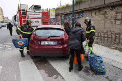 Napoli trema ancora, una forte scossa colpisce i Campi Flegrei. Gente in strada