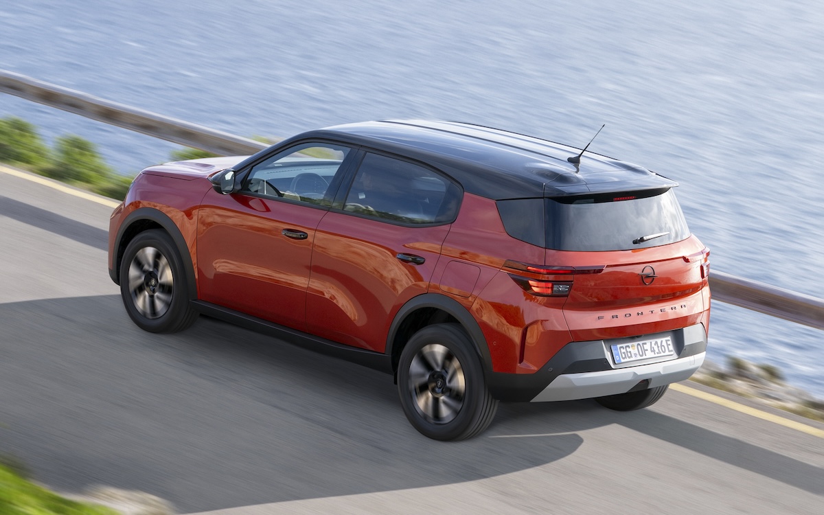 Opel Frontera Electric ora con 408 km di autonomia a 31.900 euro