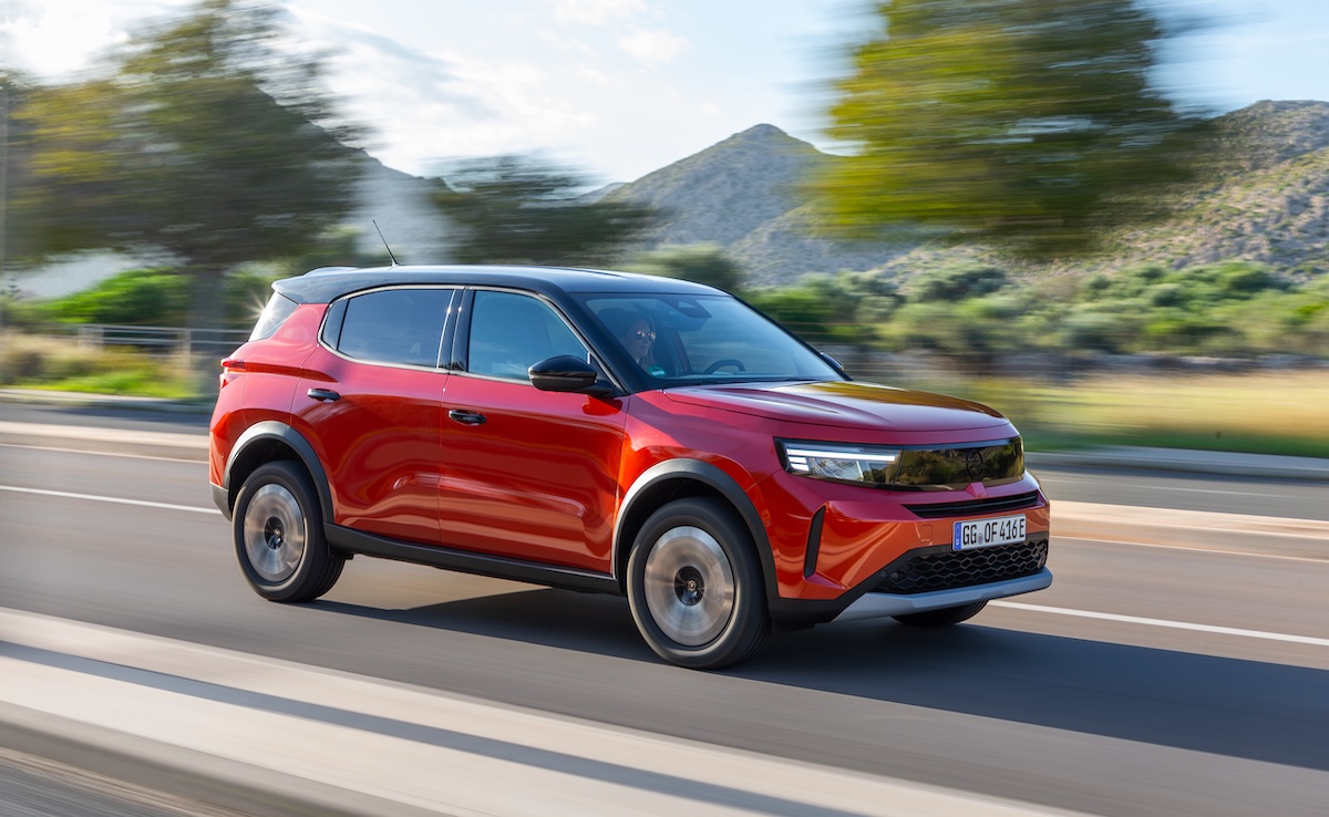 Opel Frontera Electric ora con 408 km di autonomia a 31.900 euro