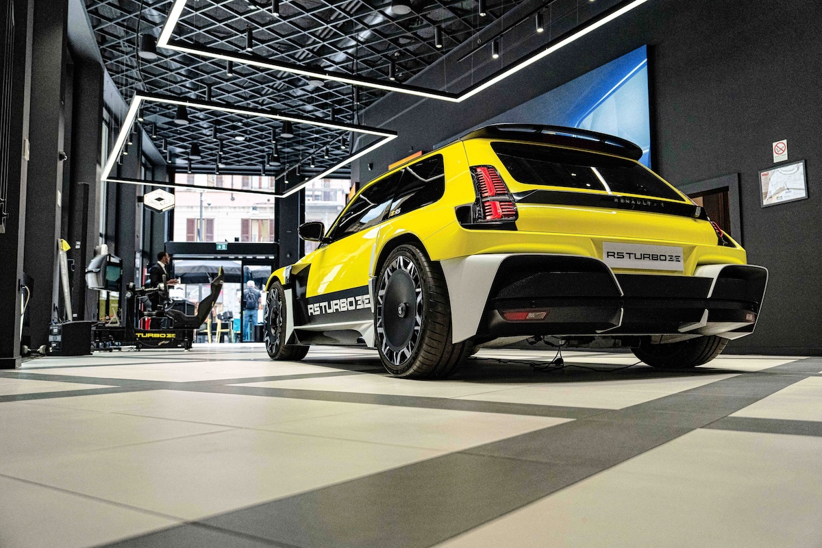 Renault 5 Turbo 3E sbarca in Italia: solo 1.980 esemplari numerati