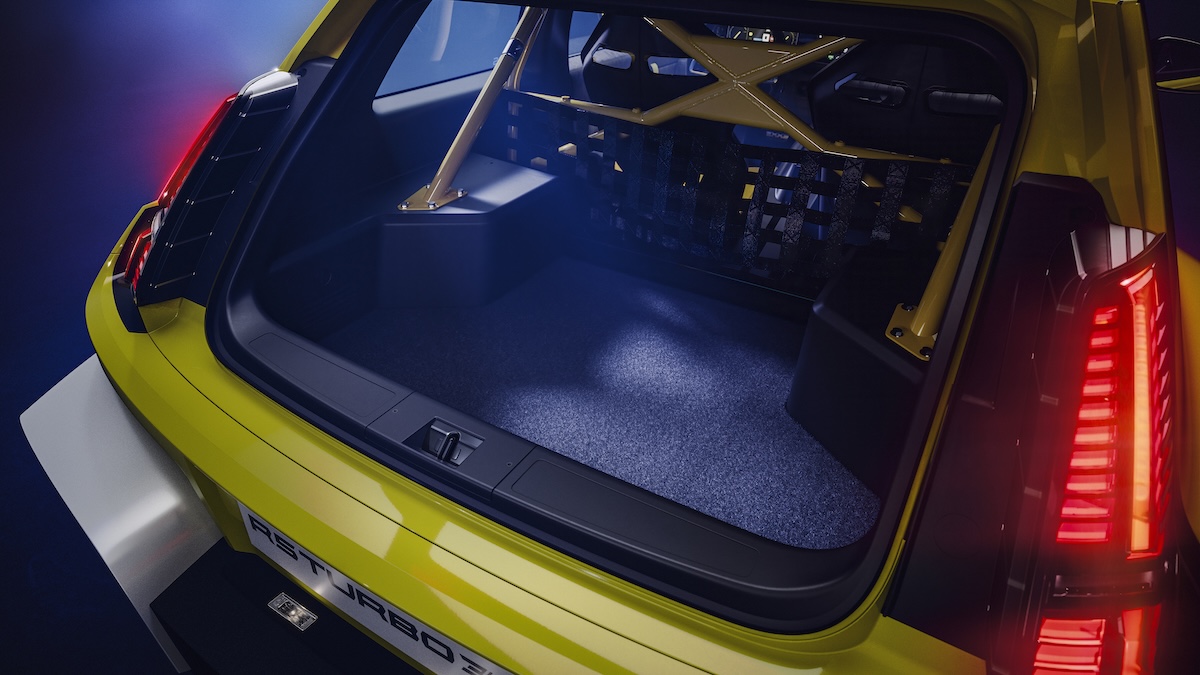 Renault 5 Turbo 3E sbarca in Italia: solo 1.980 esemplari numerati