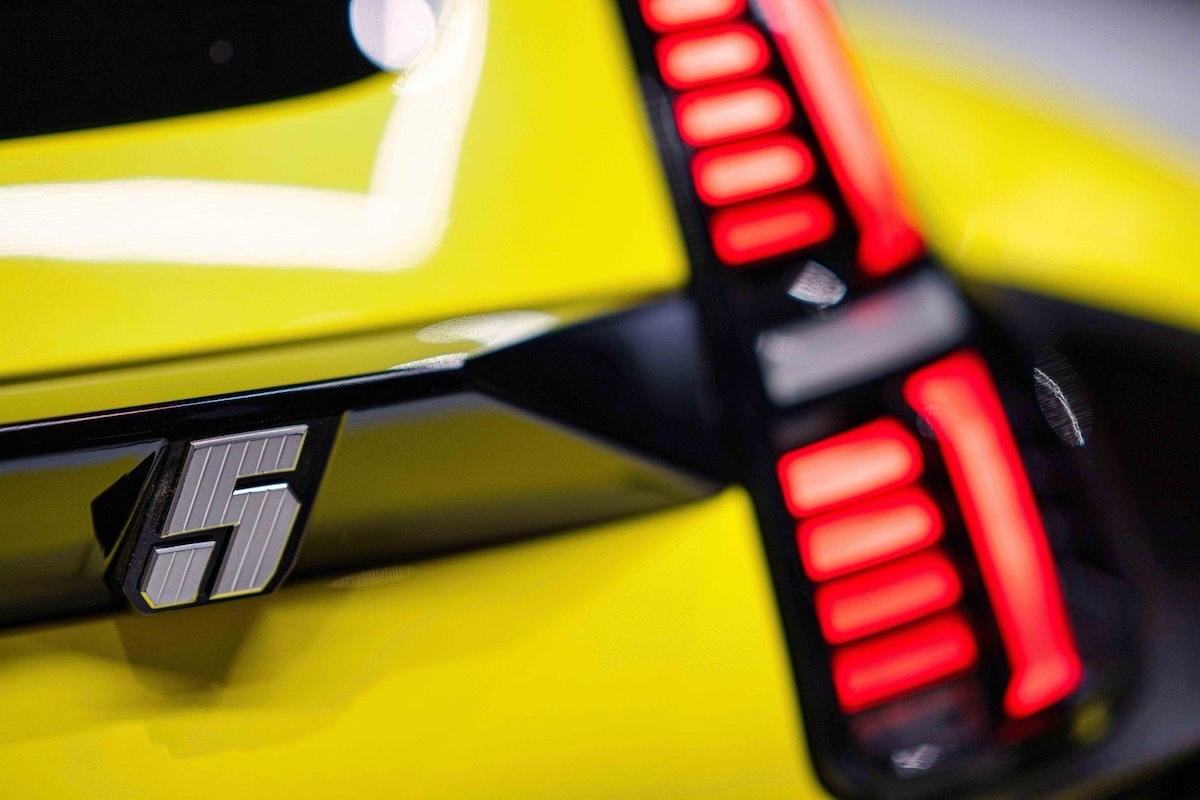 Renault 5 Turbo 3E sbarca in Italia: solo 1.980 esemplari numerati