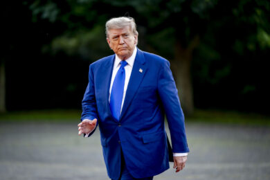 Lettera oscena a Epstein, Trump si scaglia contro il Wall Street Journal e Murdoch: chiesti 10 miliardi di dollari per i danni