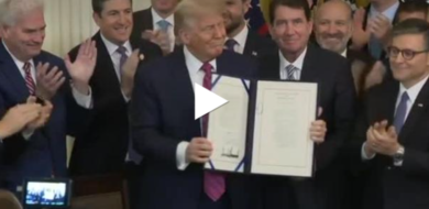 Criptovalute, Trump firma la legge sulle stablecoin: via libera al Genius Act | VIDEO
