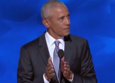 Obama in manette nello studio Ovale, il video (fake) dell’arresto dell’ex presidente Usa diventa virale