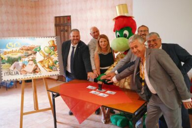 Gardaland, anche un francobollo speciale per celebrare i 50 anni del parco