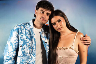 Cioffi e la cantante spagnola Mar Lucas nel singolo “Sola (ti amo)” che reinterpreta il classico di Tozzi e Bigazzi
