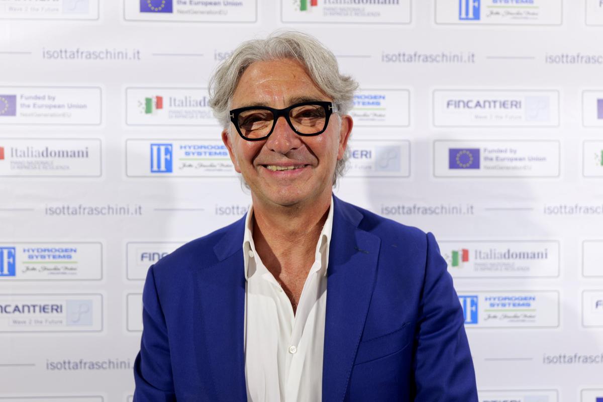 Isotta Fraschini Motori e Fincantieri, inaugurata a Bari la nuova area produzione Isotta Fraschini Motori e Fincantieri, inaugurata a Bari la nuova area produzione