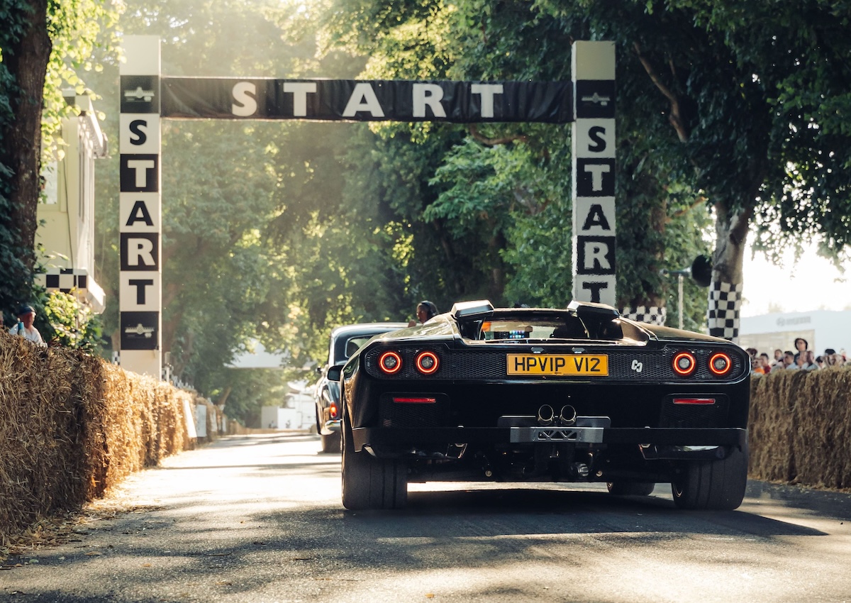Eccentrica V12 debutta a Goodwood: sound puro sulla collina inglese Eccentrica V12 debutta a Goodwood: sound puro sulla collina inglese