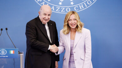 Meloni vola ad Algeri, vertice con Tebboune: sul tavolo energia e guerra in Iran