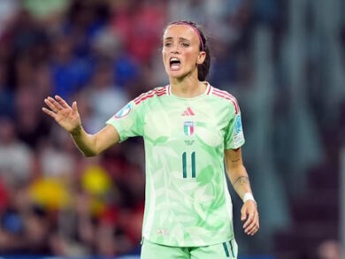 Ascolti tv, Rai1 raddoppia Canale 5 con le Azzurre agli Europei. Angioni sale sul podio, In Onda crolla in prima serata