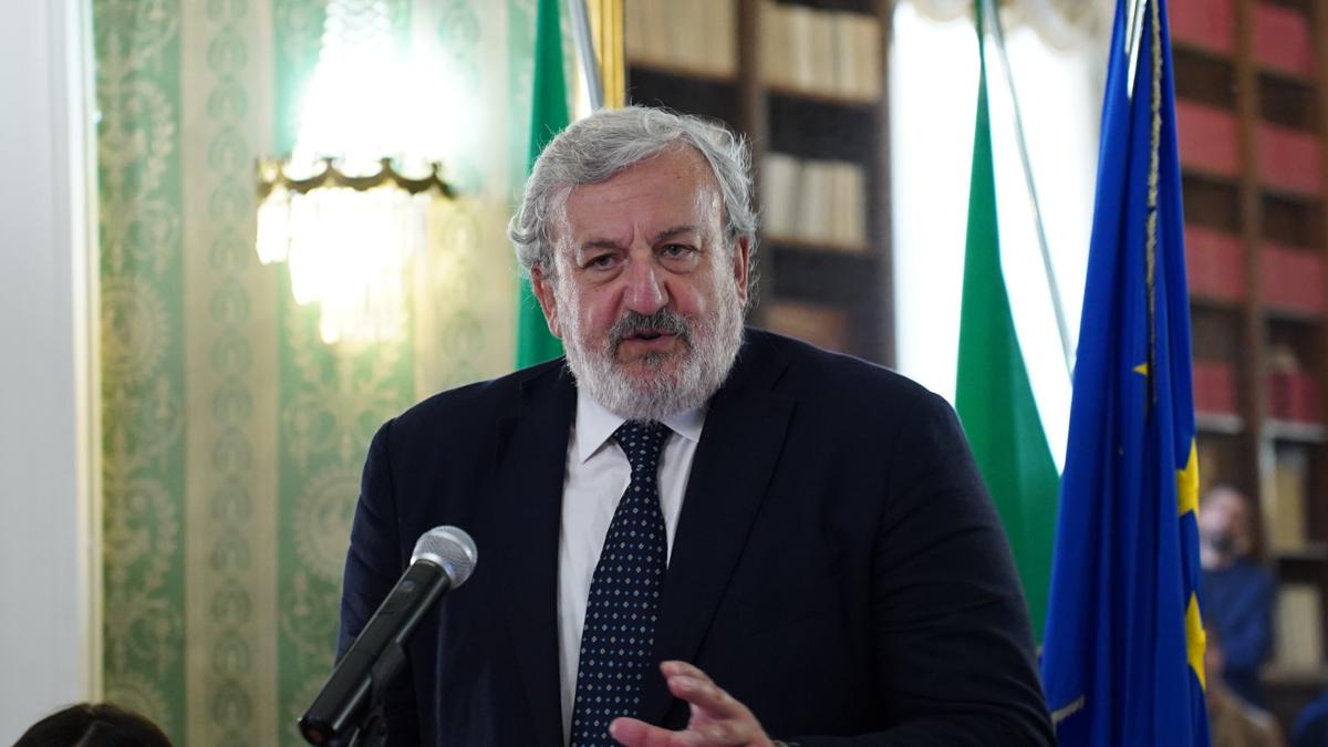 Fuoco di fila sull’auto-nomina di Emiliano nel Consiglio d’indirizzo Fondazione Petruzzelli