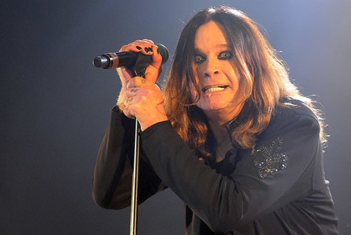 Ozzy Osbourne è morto: l’ultimo live con i Black Sabbath davanti a 50mila fan a Birmingham Ozzy Osbourne è morto: l’ultimo live con i Black Sabbath davanti a 50mila fan a Birmingham