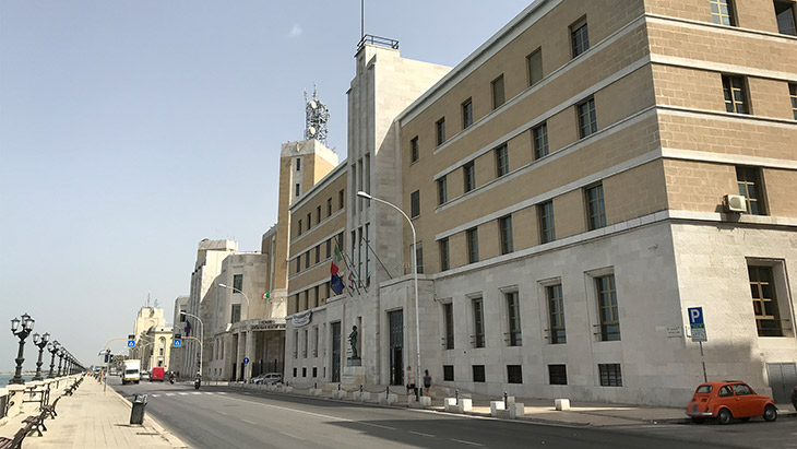 Fuoco di fila sull’auto-nomina di Emiliano nel Consiglio d’indirizzo Fondazione Petruzzelli