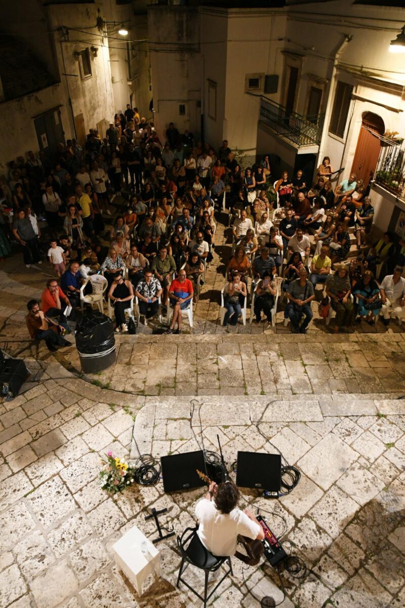 ‘Chiostri e Inchiostri 2025’ al via il Festival di mezza estate a Noci