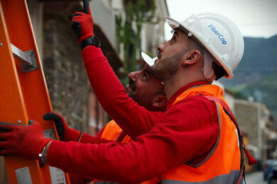 Kkr-FiberCop, pronto un finanziamento fino a 1 miliardo dal gigante del private credit Ares per (ri)comprare le ex centrali Telecom Italia