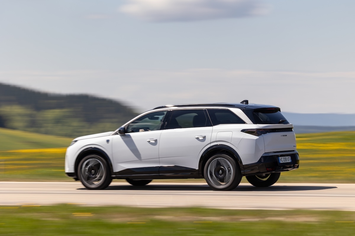 PEUGEOT nuovo E-5008 Dual Motor: SUV elettrico 7 posti da 325 CV 4WD PEUGEOT nuovo E-5008 Dual Motor: SUV elettrico 7 posti da 325 CV 4WD
