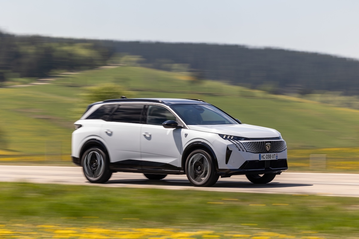 PEUGEOT nuovo E-5008 Dual Motor: SUV elettrico 7 posti da 325 CV 4WD PEUGEOT nuovo E-5008 Dual Motor: SUV elettrico 7 posti da 325 CV 4WD
