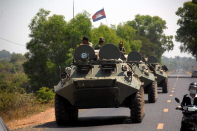 Thailandia-Cambogia, 33 morti nel conflitto al confine: chiesto un cessate il fuoco ma Bangkok amplia l’offensiva nell’entroterra