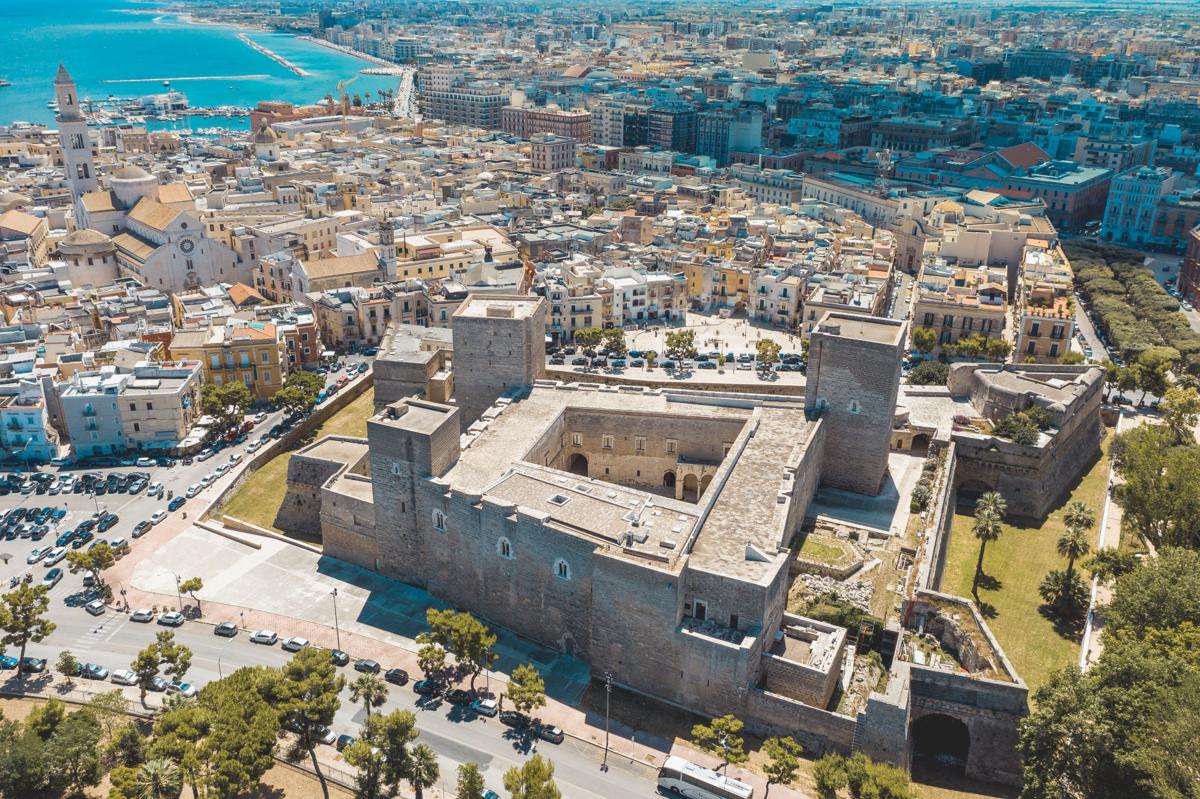 Città universitarie, prospettive e pontezialità di Bari Metropolitana Città universitarie, prospettive e pontezialità di Bari Metropolitana