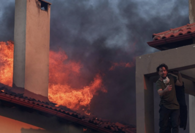 Grecia messa in ginocchio dagli incendi, situazione critica a Creta, Eubea e Kythira