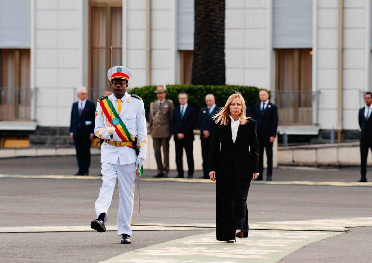 Dazi al 15%, Meloni da Addis Abeba: “Accordo Ue-Usa? Intesa positiva senza effetti devastanti”. Opposizioni all’attacco Dazi al 15%, Meloni da Addis Abeba: “Accordo Ue-Usa? Intesa positiva senza effetti devastanti”. Opposizioni all’attacco