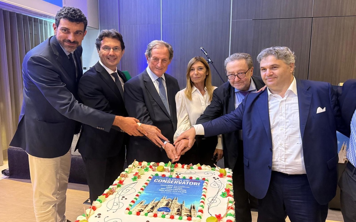 “Restituire Milano ai milanesi”: il centrodestra riparte dal territorio con il “modello Mantovani” “Restituire Milano ai milanesi”: il centrodestra riparte dal territorio con il “modello Mantovani”