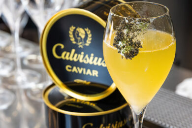 Voce Aimo e Nadia diventa Ambassador di Calvisius. Un incontro tra due realtà unite dalla ricerca dell’eccellenza in tutte le sue forme, per creare sempre esperienze uniche