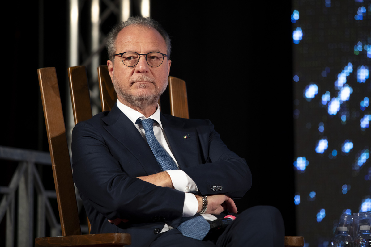 Capalbio Libri, Ciabatti: “Con ‘Donnaregina’ volevo guardare fuori da me”. E Bendicenti ha le idee chiare sull’accordo tra Ue e Usa Capalbio Libri, Ciabatti: “Con ‘Donnaregina’ volevo guardare fuori da me”. E Bendicenti ha le idee chiare sull’accordo tra Ue e Usa