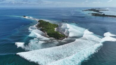 Surfing Champions Trophy 2025 sei icone del surf mondiale si sfideranno tra le onde delle Maldive