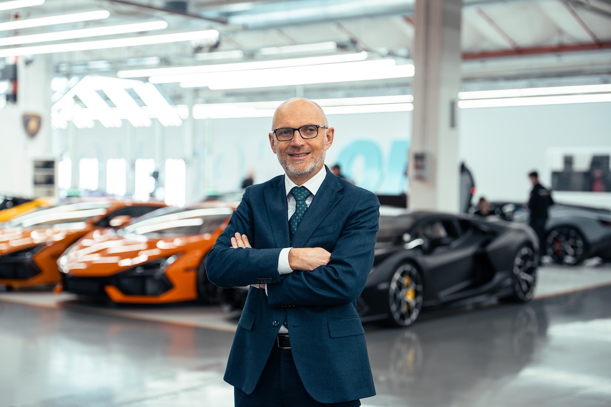 Lamborghini accelera nella transizione ibrida: semestre solido e vendite da record
