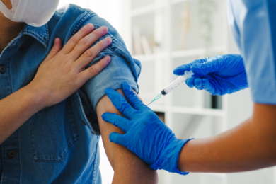 Covid, oltre 2,5 milioni di morti evitati grazie ai vaccini: lo studio