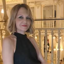 Giovinazzo, mostra ‘Cattedrali sul mare’ la bellezza al femminile