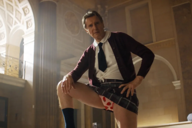 Una Pallottola Spuntata, Liam Neeson e Pamela Anderson rilanciano la saga ed è davvero uno spasso