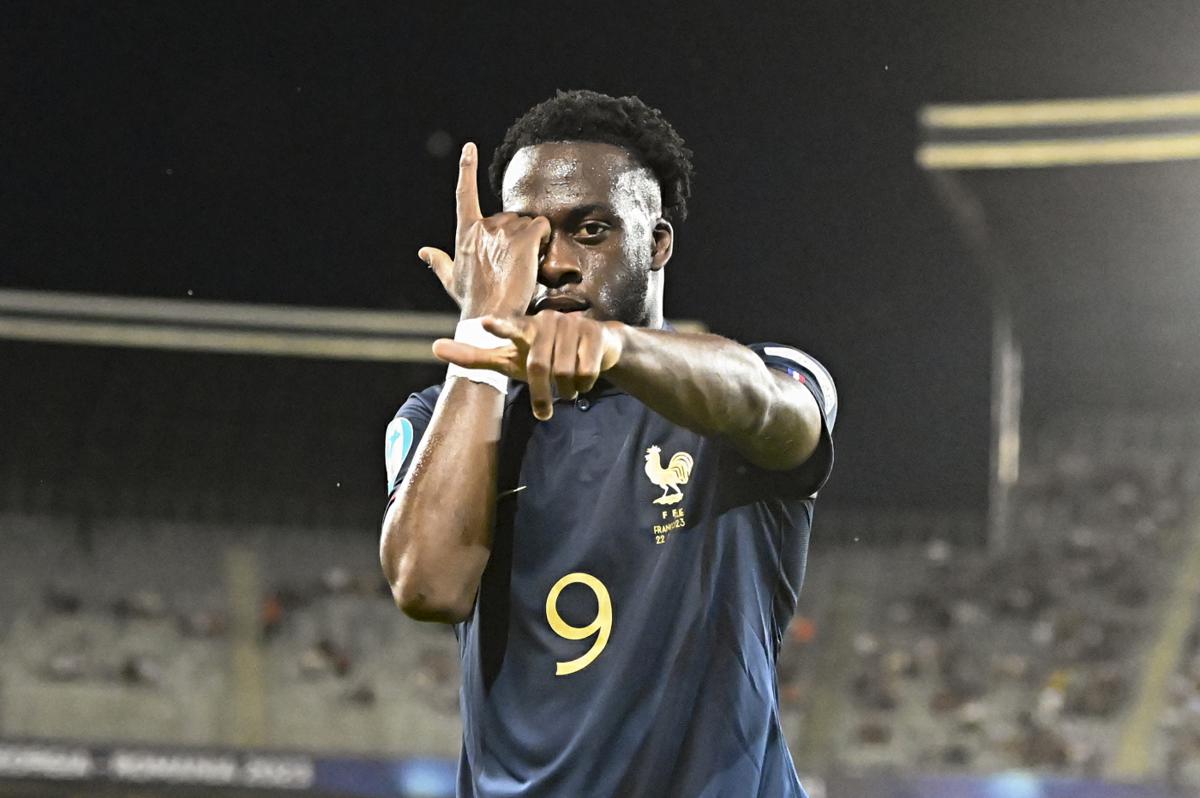 Calciomercato Milan, Kalimuendo e i nuovi contatti con Vlahovic. Ashari ora diventa un giallo, la verità su Okafor – Trattative/Rumor Calciomercato Milan, Kalimuendo e i nuovi contatti con Vlahovic. Ashari ora diventa un giallo, la verità su Okafor – Trattative/Rumor