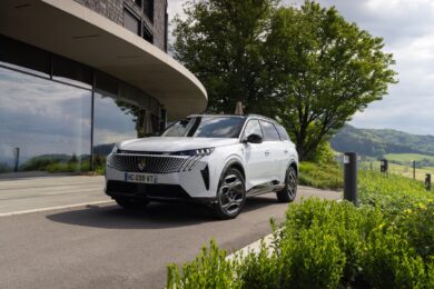 Vacanze in auto elettrica: cosa pensano davvero i francesi nel 2025