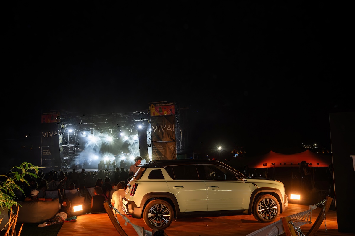 Renault R4 E-Tech protagonista al Viva! Festival 2025 in Puglia