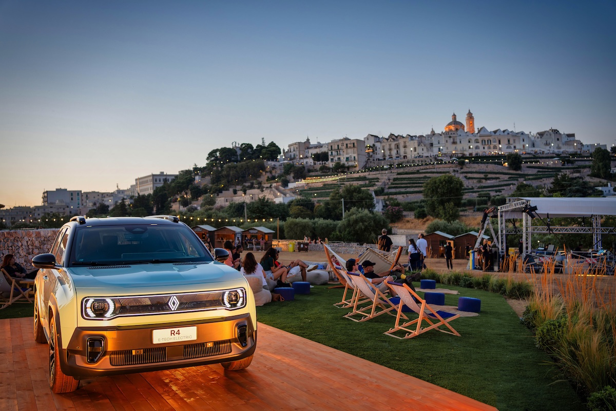 Renault R4 E-Tech protagonista al Viva! Festival 2025 in Puglia