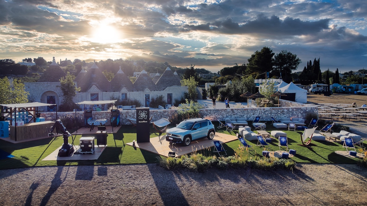 Renault R4 E-Tech protagonista al Viva! Festival 2025 in Puglia